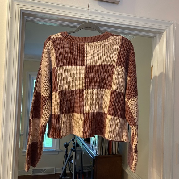 Checkered Sweater - Picture 5 of 5